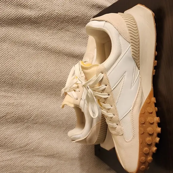 New Balance &quot;MOONBEAM&quot; XC-72