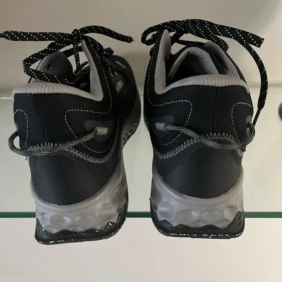 New Balance Men's Fresh Foam Garoé Trail Running Shoe. Size 11. Black /Gray.