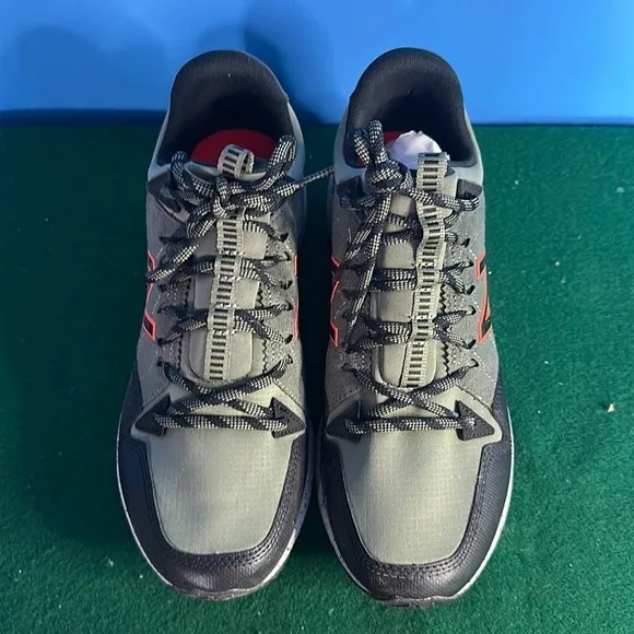 New Balance Men's Gray/Red Trail Running Shoes Size 10