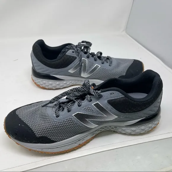 New Balance Men's NEW BALANCE MT620LG2 Trail running Shoes size 10.5
