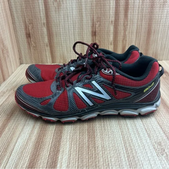 New Balance MT810v2 shoes Mens 8.5 red gray Trail Running sneakers USA MT81RW2