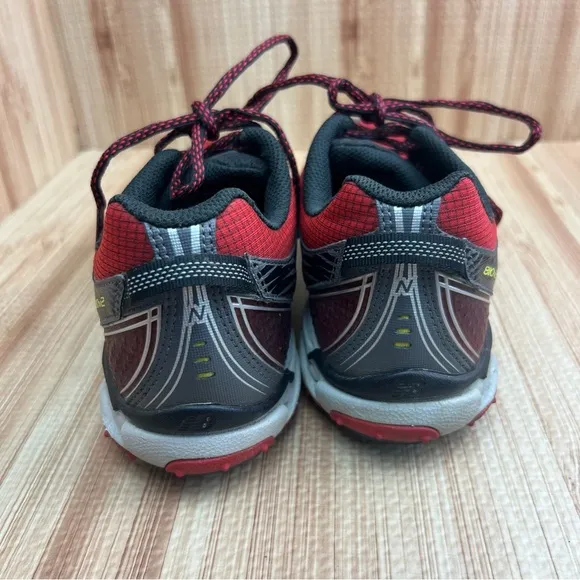 New Balance MT810v2 shoes Mens 8.5 red gray Trail Running sneakers USA MT81RW2