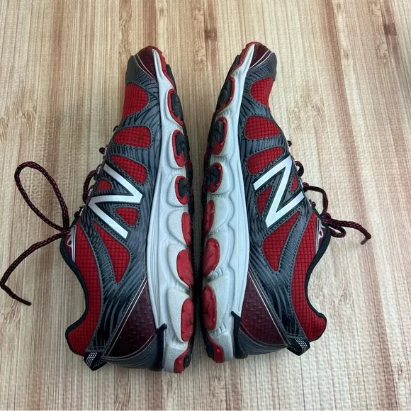New Balance MT810v2 shoes Mens 8.5 red gray Trail Running sneakers USA MT81RW2