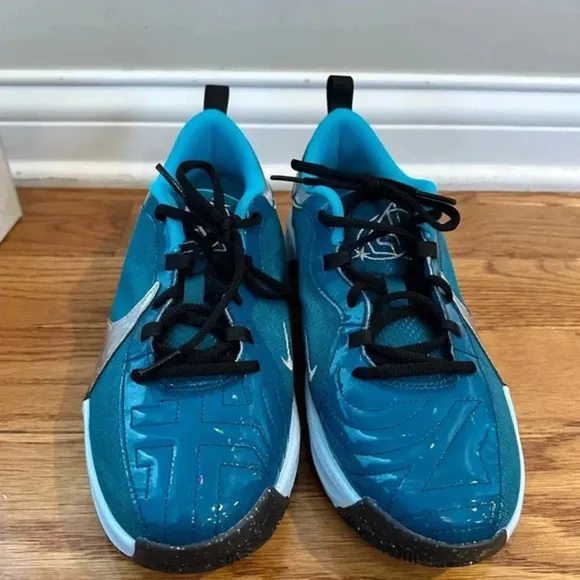 New BIG KIDS' NIKE FREAK 5 SE BASKETBALL SHOES Black &amp; teal Sz  7 Retail $110