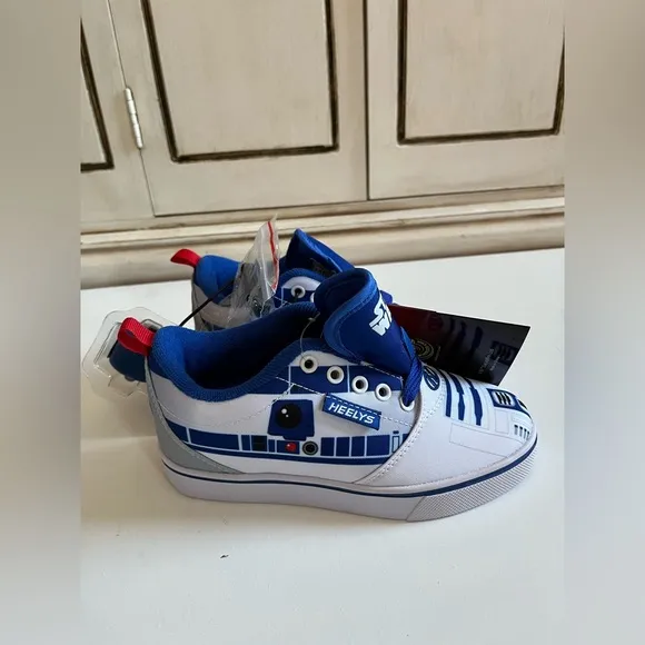 New Heelys Pro 20 Star Wars kid's shoes Youth Size 1 R2D2 Lace up tennis shoes