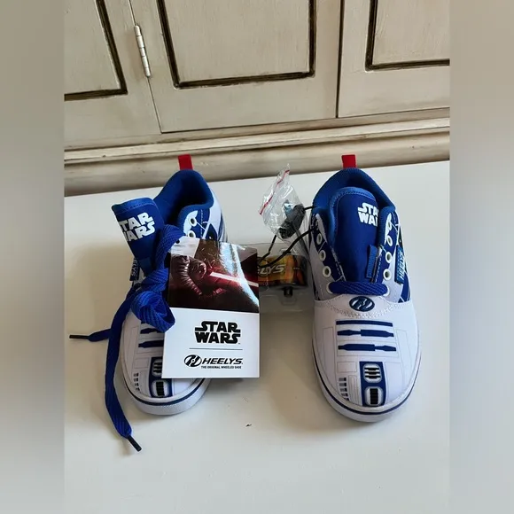 New Heelys Pro 20 Star Wars kid's shoes Youth Size 1 R2D2 Lace up tennis shoes