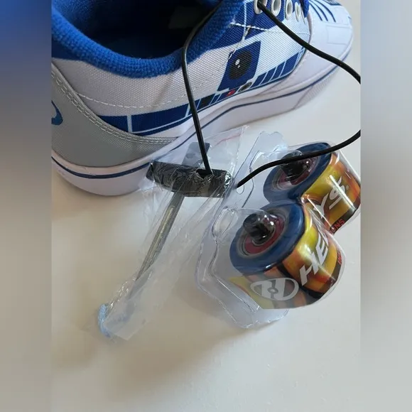 New Heelys Pro 20 Star Wars kid's shoes Youth Size 1 R2D2 Lace up tennis shoes