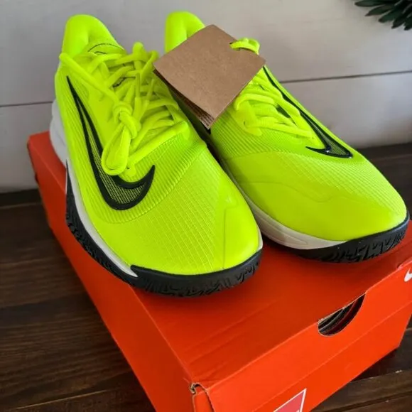New in box Men's Nike Precision VII Basketball Shoes, size 8