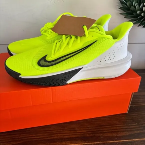 New in box Men's Nike Precision VII Basketball Shoes, size 8