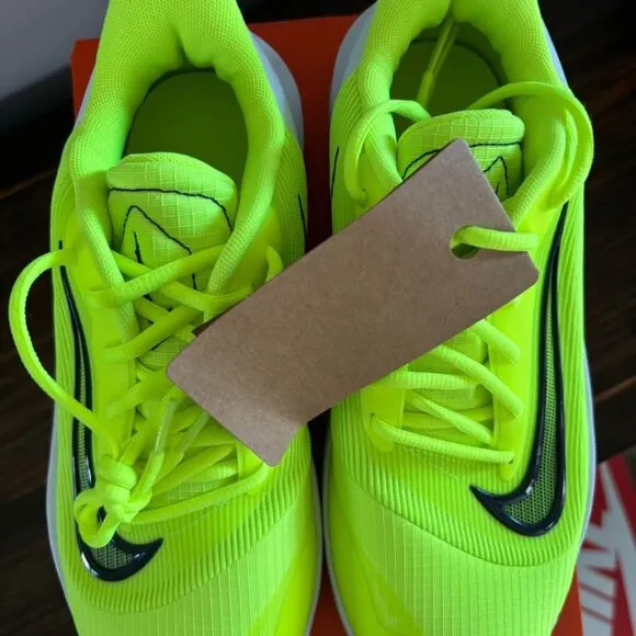 New in box Men's Nike Precision VII Basketball Shoes, size 8