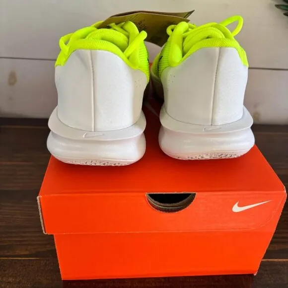 New in box Men's Nike Precision VII Basketball Shoes, size 8