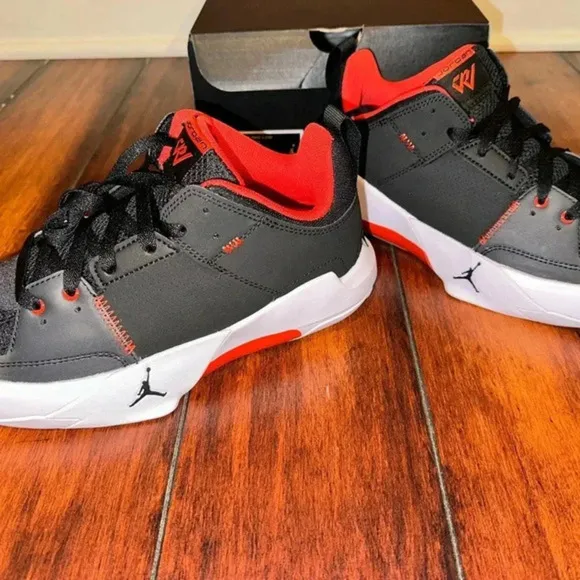 New Jordan kids grade school one take 5 basketball schools Size big kids size 7