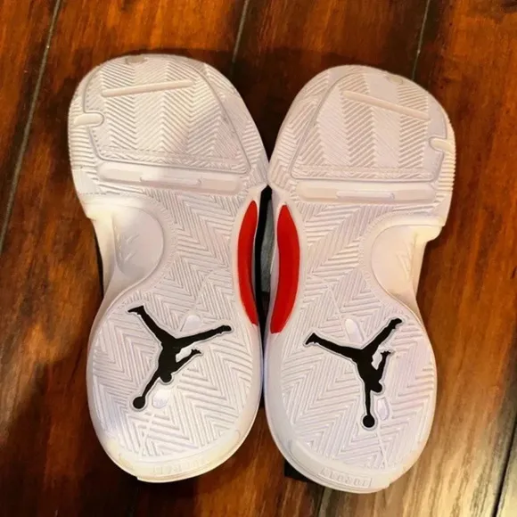 New Jordan kids grade school one take 5 basketball schools Size big kids size 7