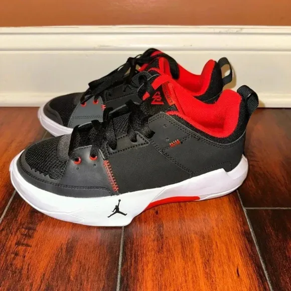 New Jordan kids grade school one take 5 basketball schools Size big kids size 7