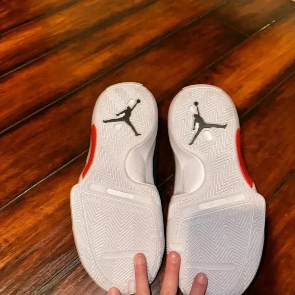 New Jordan kids grade school one take 5 basketball schools Size big kids size 7