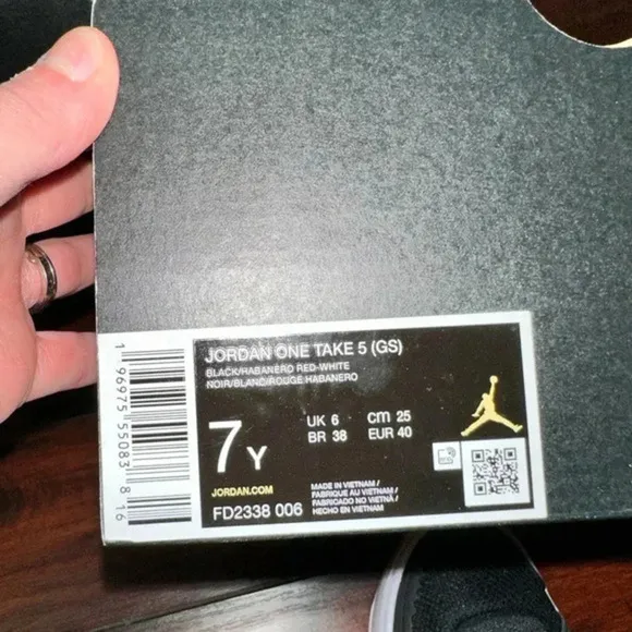 New Jordan kids grade school one take 5 basketball schools Size big kids size 7