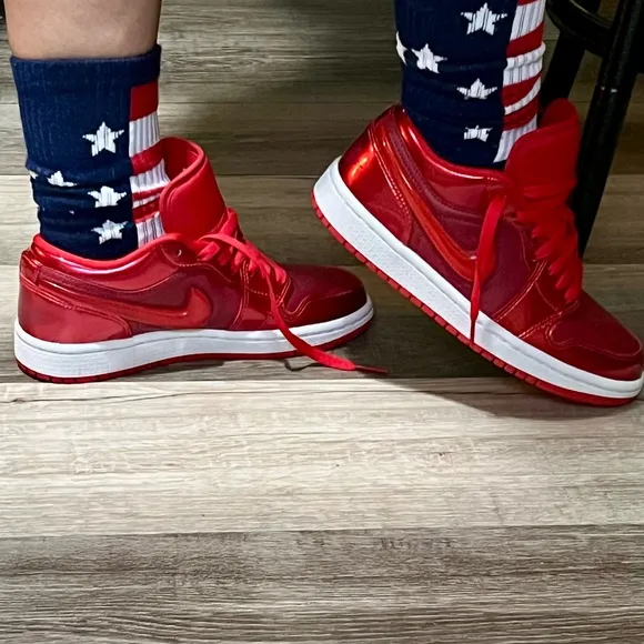 New jordan Nike red women shoes size us 5 🌟🌟🌟