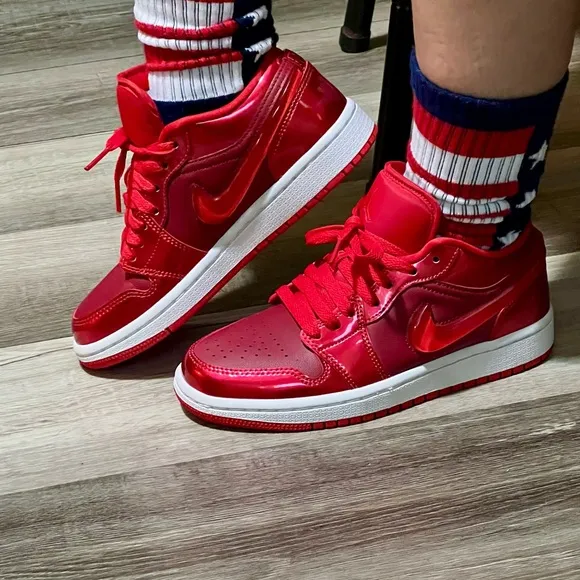 New jordan Nike red women shoes size us 5 🌟🌟🌟