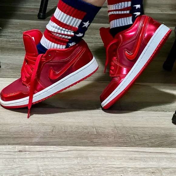 New jordan Nike red women shoes size us 5 🌟🌟🌟