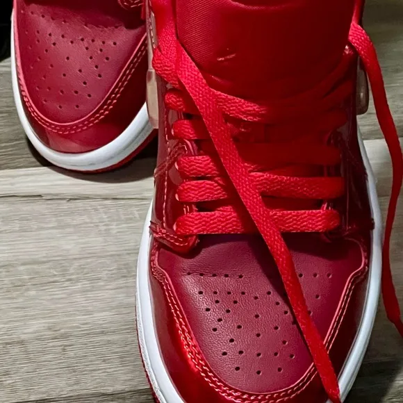 New jordan Nike red women shoes size us 5 🌟🌟🌟