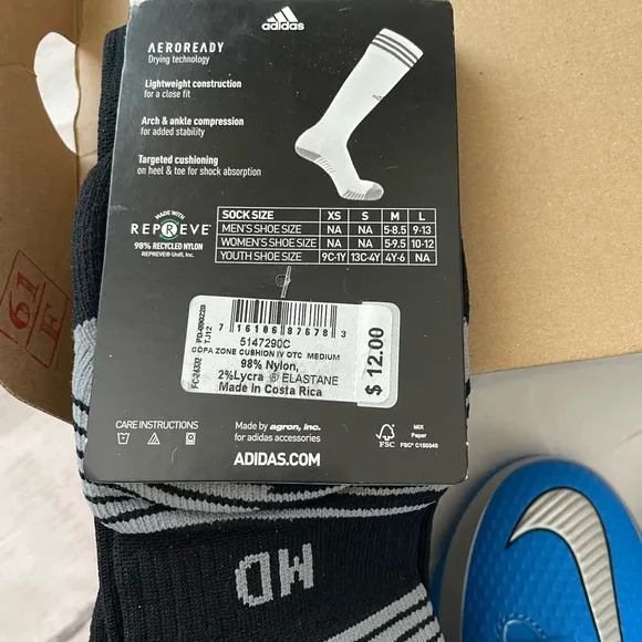 New!! Nike Ladies 7 men’s 5.5 blue/green phantom soccer shoes   new adidas socks