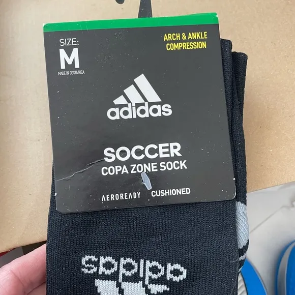 New!! Nike Ladies 7 men’s 5.5 blue/green phantom soccer shoes   new adidas socks