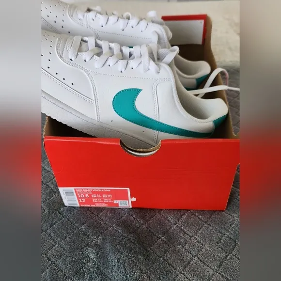 NEW NWOT NIKE Air Men's Sneakers