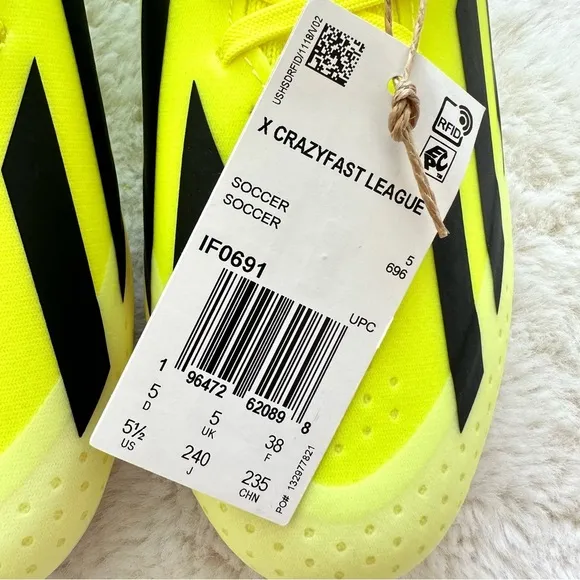 NEW!! Soccer boys shoes size 5,5 US with box