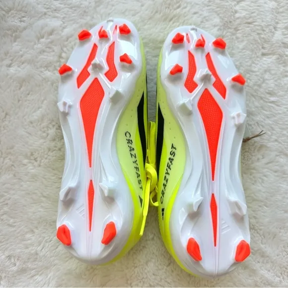 NEW!! Soccer boys shoes size 5,5 US with box