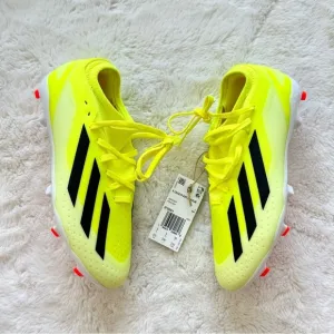 NEW!! Soccer boys shoes size 5,5 US with box