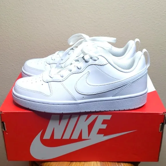 NIB Boys Nike Court Borough Low 2 (GS) Shoes  Size 5Y