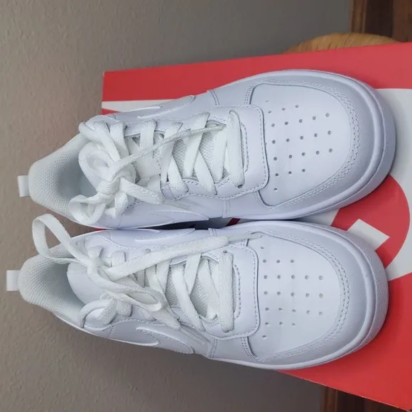 NIB Boys Nike Court Borough Low 2 (GS) Shoes  Size 5Y
