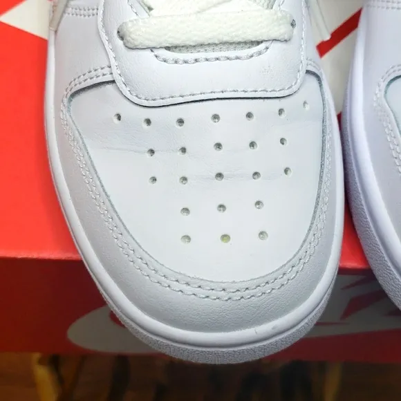 NIB Boys Nike Court Borough Low 2 (GS) Shoes  Size 5Y