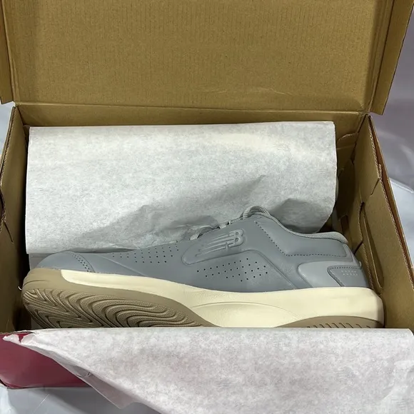 NIB - New Balance Men's 696v5 Tennis Shoes, Grey/ White - Size 11.5
