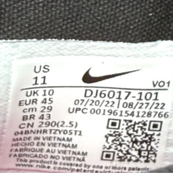 NIB New Nike Men's Kyrie 8 Basketball Shoes Size 11 White Black DJ6017 101 Court
