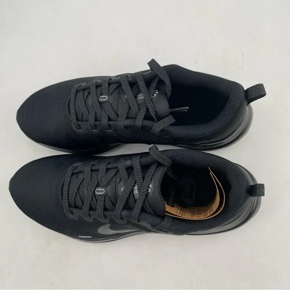 NIB 👞 Nike Big Kid’s Downshifter 12 Black Low Top Road Running Shoes - Size 6 Y
