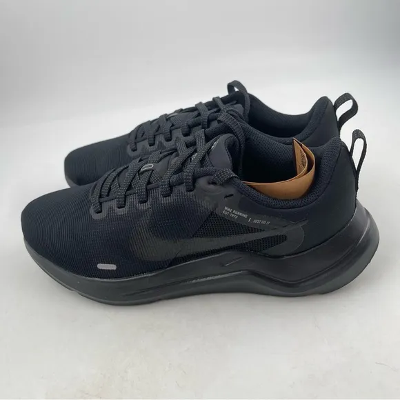 NIB 👞 Nike Big Kid’s Downshifter 12 Black Low Top Road Running Shoes - Size 6 Y