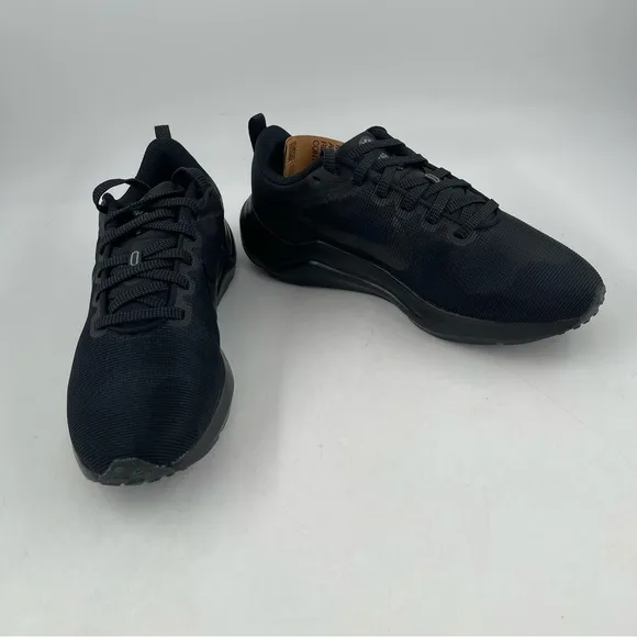 NIB 👞 Nike Big Kid’s Downshifter 12 Black Low Top Road Running Shoes - Size 6 Y