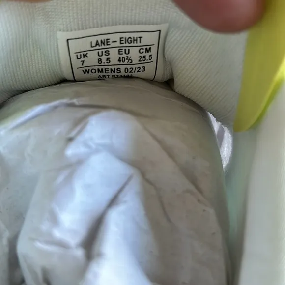 NIB | Women's Lane-Eight Shoes Lane-Eight Relay Trainer Key Lime Size 8.5