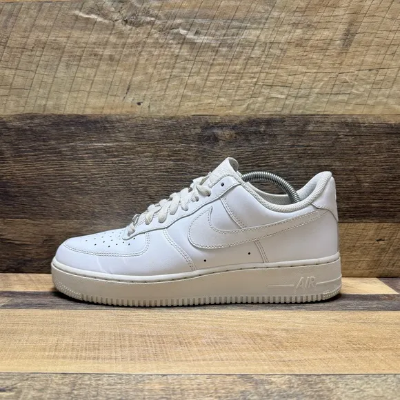 Nike Air Force 1 '07 Triple White Athletic Sneakers Size 9 Men / 10.5 Women