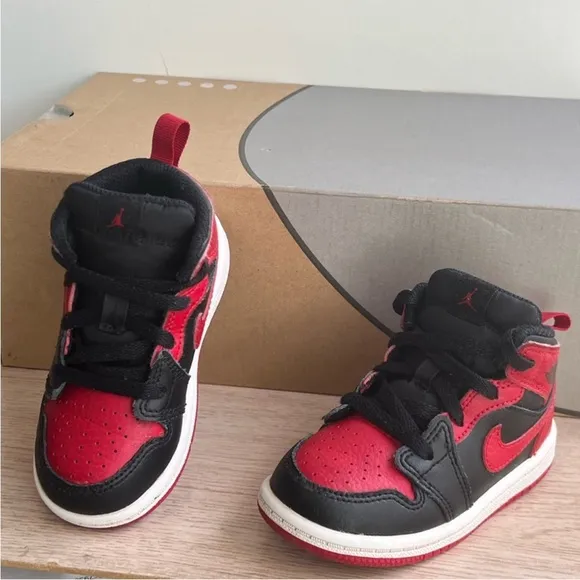 Nike Air Jordan 1 Mid Bred Toddler Sneakers- SZ 7 C