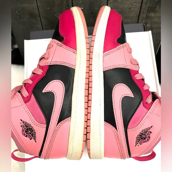NIKE Air Jordan 1 MidCoral Chalk 640734-662Pink Sneaker Shoes Girls 3Y