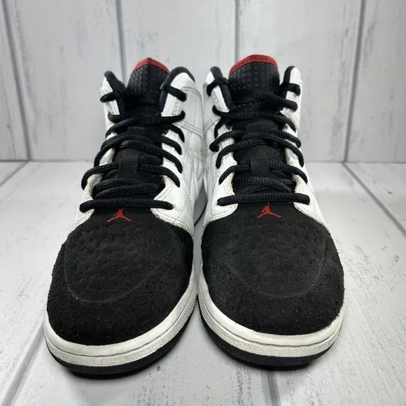 Nike Air Jordan 1 Retro '99 Boy's Sneakers White Black Size 5.5 Y 654962-101