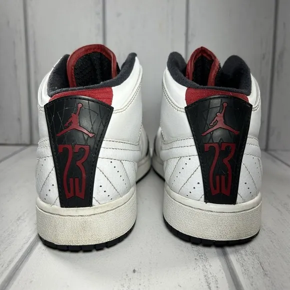 Nike Air Jordan 1 Retro '99 Boy's Sneakers White Black Size 5.5 Y 654962-101