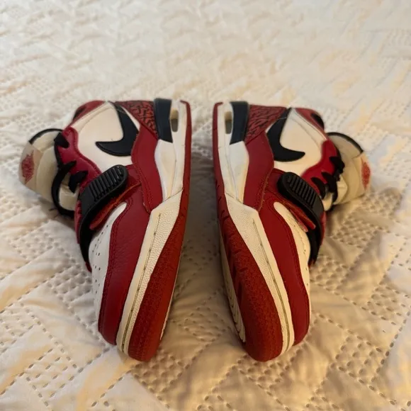 Nike Air Jordan Legacy 312 Chicago Low Badketball Sneakers Court Shoes 4 Youth