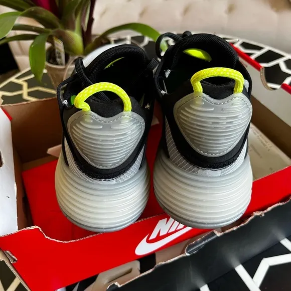 Nike Air Max 2090 Lemon Venom CT1803-001 Marathon Running Shoes Black Grey Limon