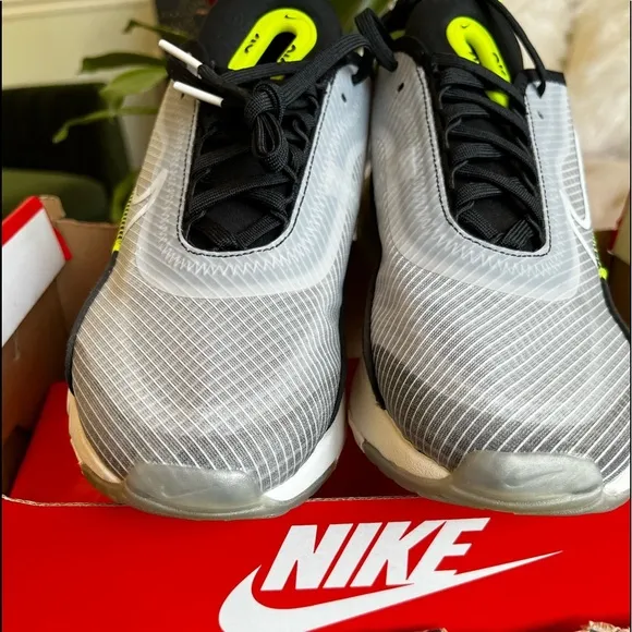Nike Air Max 2090 Lemon Venom CT1803-001 Marathon Running Shoes Black Grey Limon