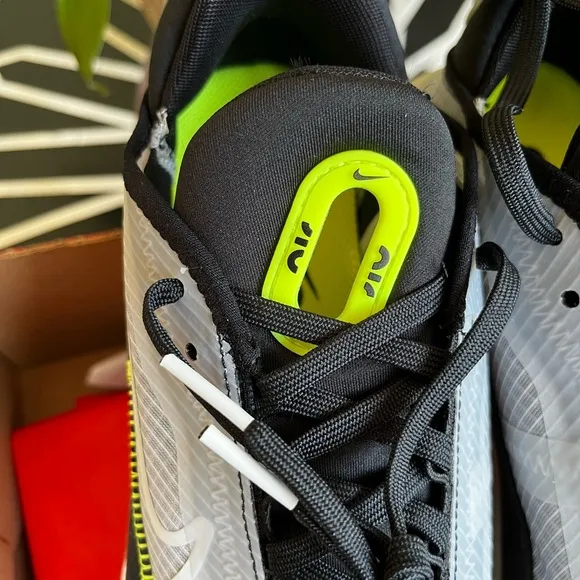 Nike Air Max 2090 Lemon Venom CT1803-001 Marathon Running Shoes Black Grey Limon