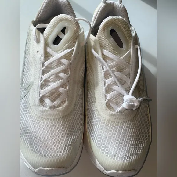 NIKE Air Max 2090 Youth Size 4.5 Youth White NWT
