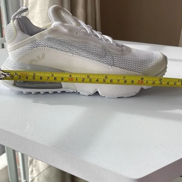 NIKE Air Max 2090 Youth Size 4.5 Youth White NWT